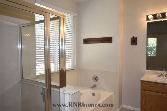 Building Photo - 133 Marinette Ct