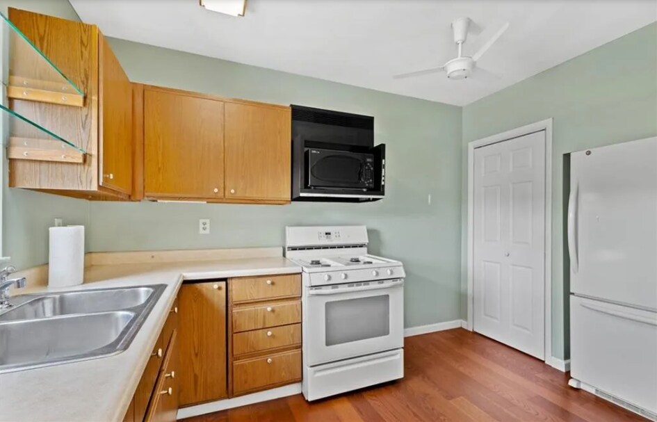 Building Photo - 2324 Woodward Ave