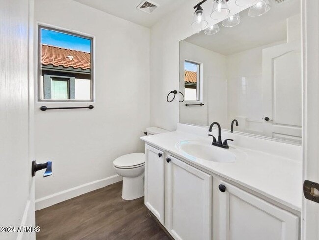 Building Photo - 866 S Cerise