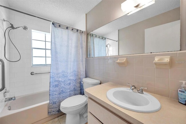 Building Photo - 6632 Hickorywood Ln