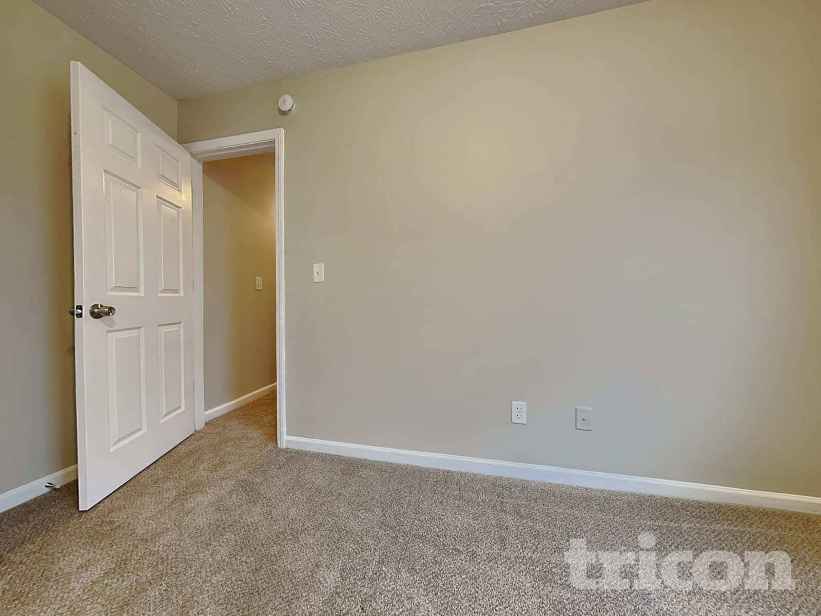 Building Photo - 37 Roxbury Ln