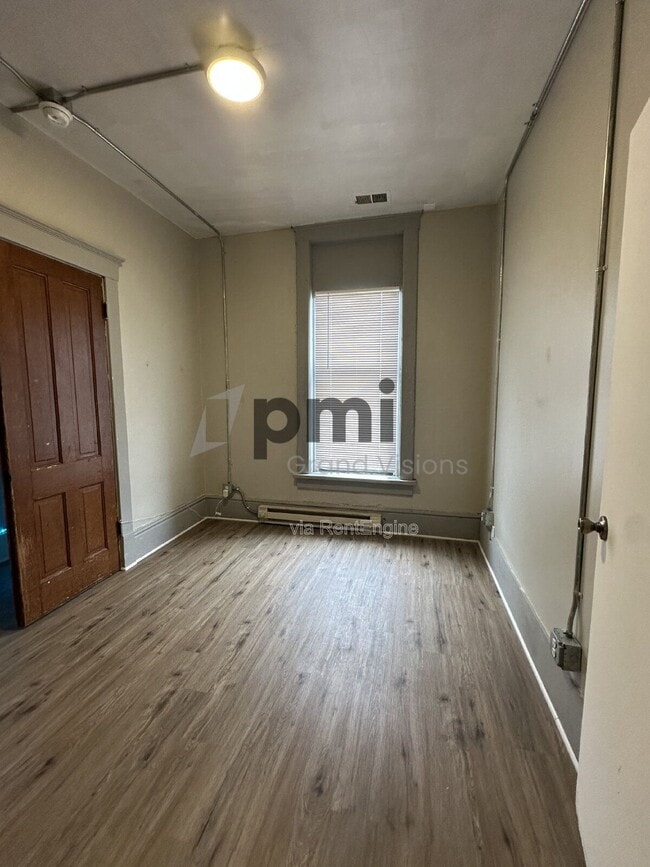Building Photo - 601 1/2 Monroe Avenue