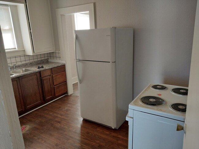 Building Photo - 1500 Maple St