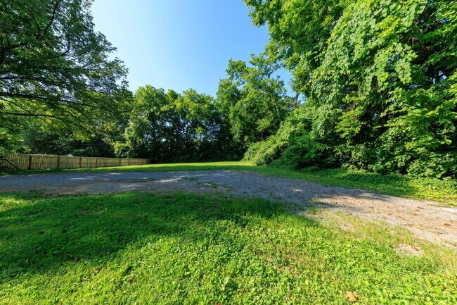 Building Photo - NOW AVAILABLE!!  Affordable Renovated 2 Bed, 1 Bath Unit for Lease!!