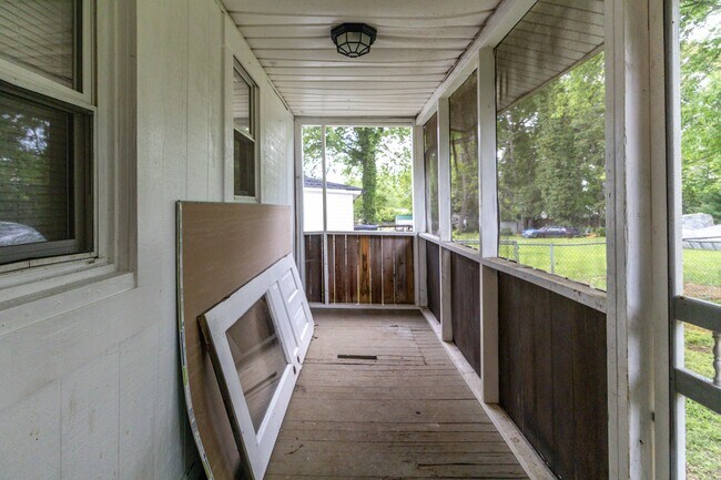 Building Photo - 2638 Barton St