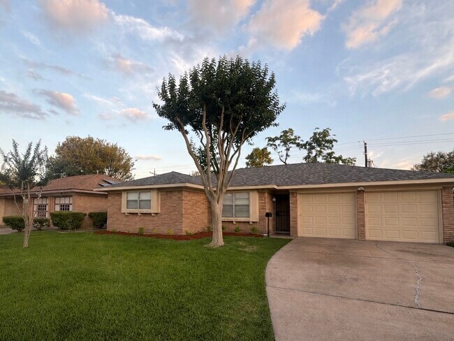 Building Photo - 7335 Tanager St