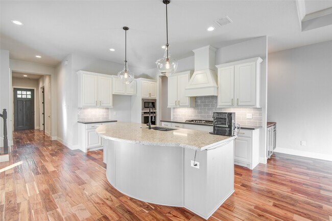 Building Photo - 135 Bella Luce