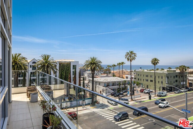 Building Photo - 1705 Ocean Ave