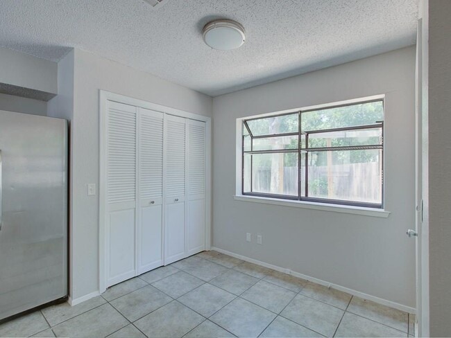 Building Photo - 8402 Tallwood Dr