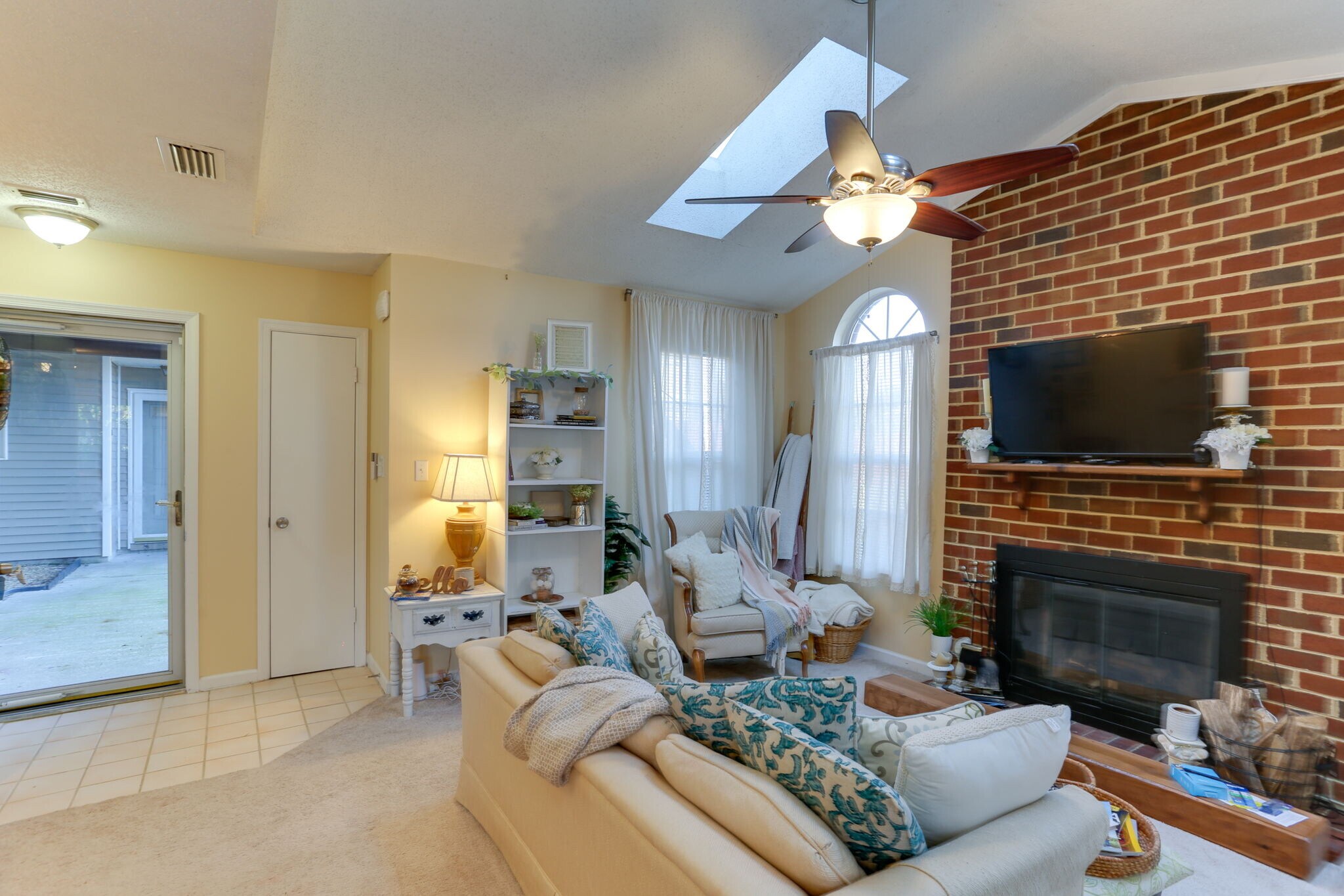 Building Photo - 422 Lees Mill Dr