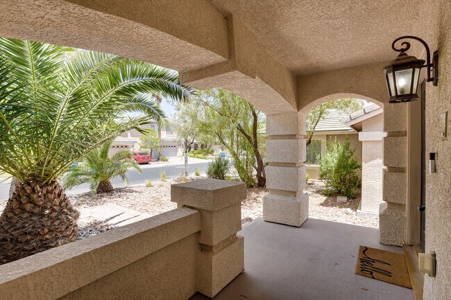 Building Photo - 4-Bedroom Home with Heated Pool & Spa