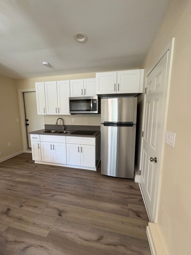 Building Photo - Beautiful Brand New 1-Bedroom, 1-Bath  ALL...