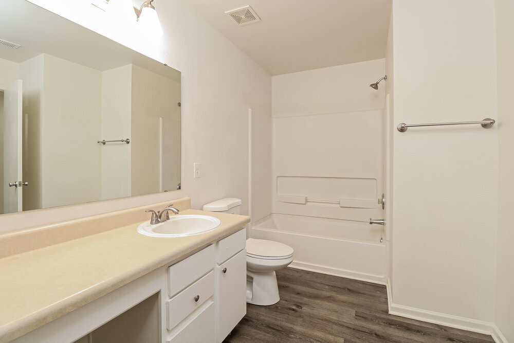Building Photo - 7234 Fox Point Dr