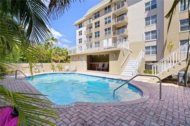 Building Photo - 1050 SE 15th St