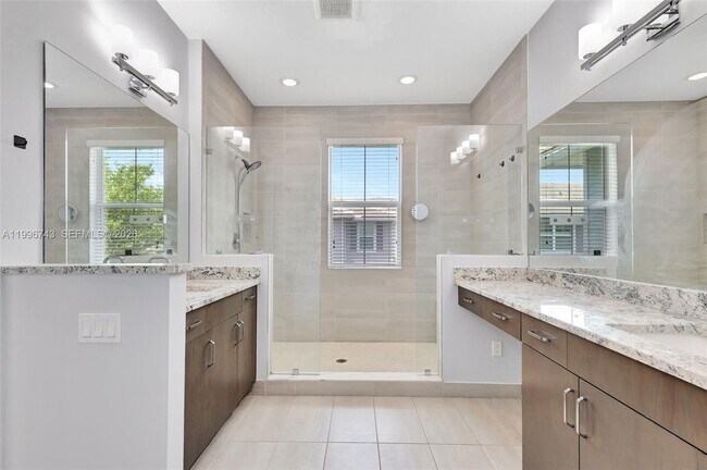 Building Photo - 4921 Pointe Midtown Way