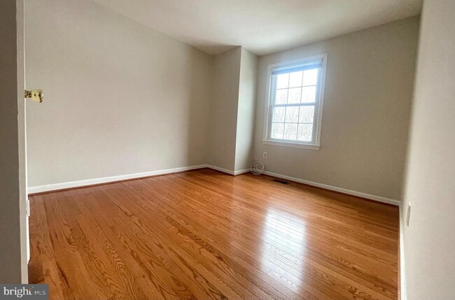 Building Photo - 7353 Crestleigh Cir