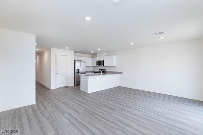 Building Photo - 6085 Lily Gdn St