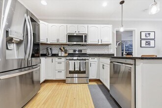 Building Photo - 501 9th St