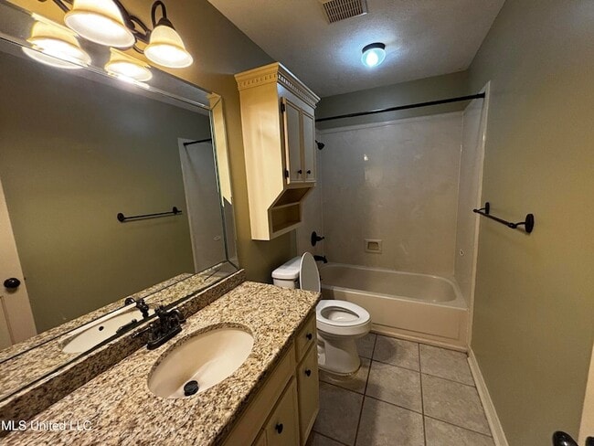 Building Photo - 232 Boxwood Cir