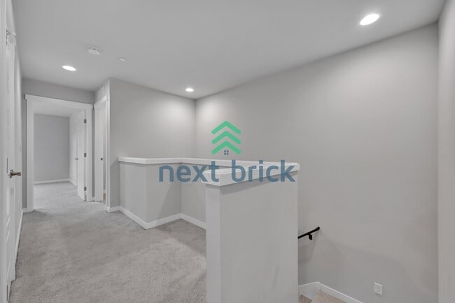 Building Photo - Spacious 3-Bed Townhouse Retreat in Bothell – 1928 Sq Ft of Comfortable Living!