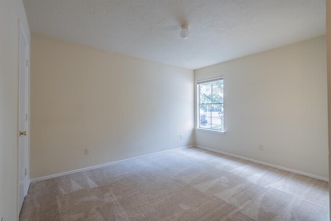 Building Photo - 11711 Sunny Stream Dr