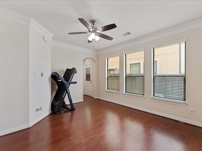 Building Photo - 5502 Lunia Ln