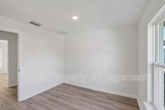 Building Photo - 1115 F Ave