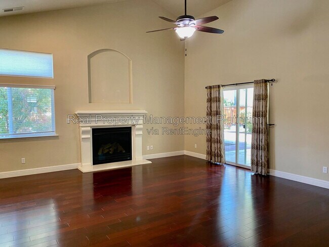 Building Photo - 8616 N Garden Ave