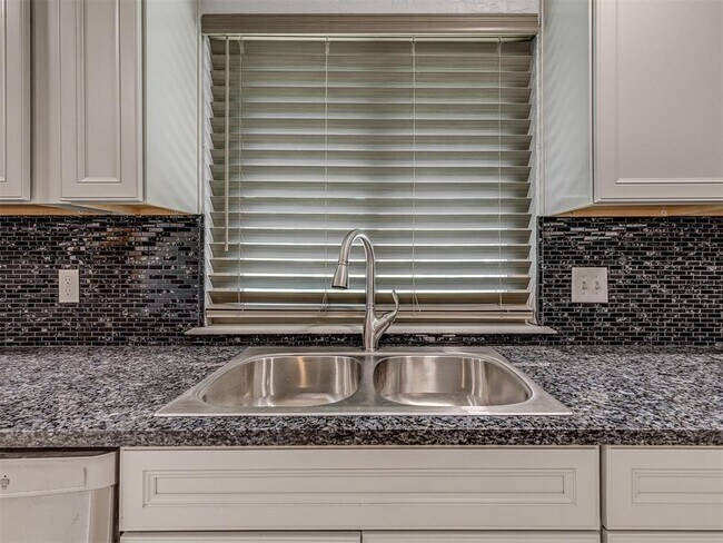 Building Photo - 3405 Woodsboro Dr