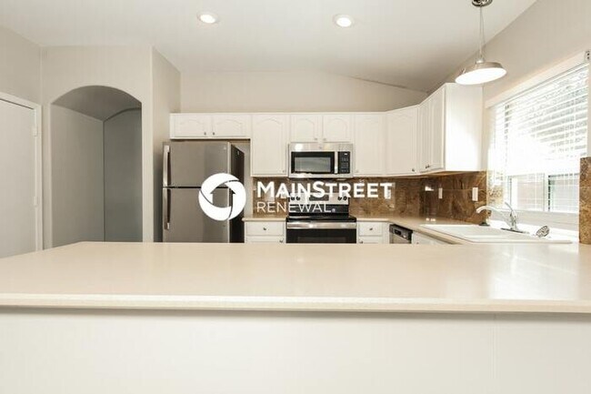 Building Photo - 3 Bedroom Pet-Friendly Home in Tolleson, AZ with Main Street Renewal