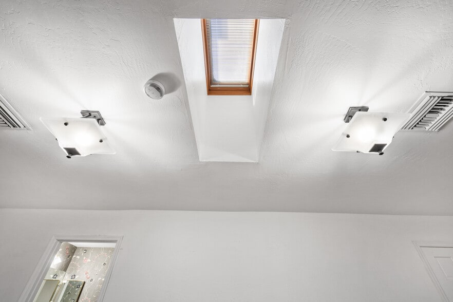 Building Photo - 3319 E Indian School Rd