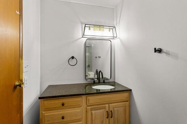 Building Photo - Fully remodeled 3 Bedroom - Available Now