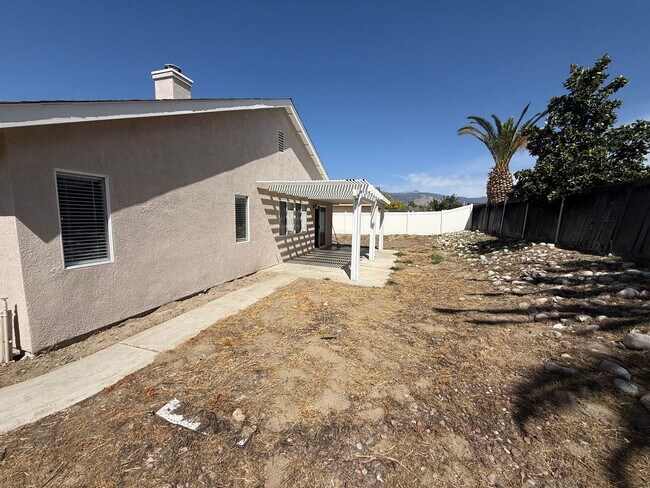 Building Photo - Remodeled Three Bedroom Two Bath in Hemet!
