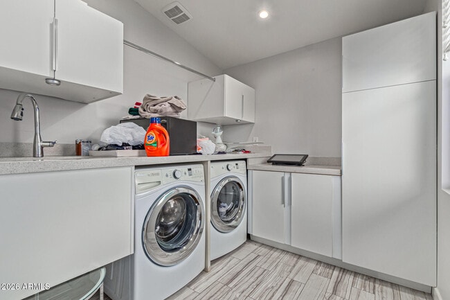 Building Photo - 8302 E Heatherbrae Ave