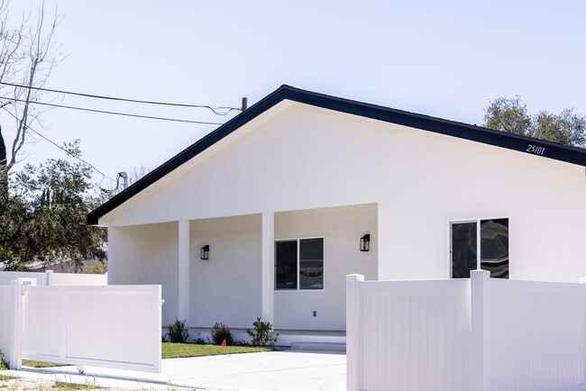 Building Photo - 25102 Everett Dr