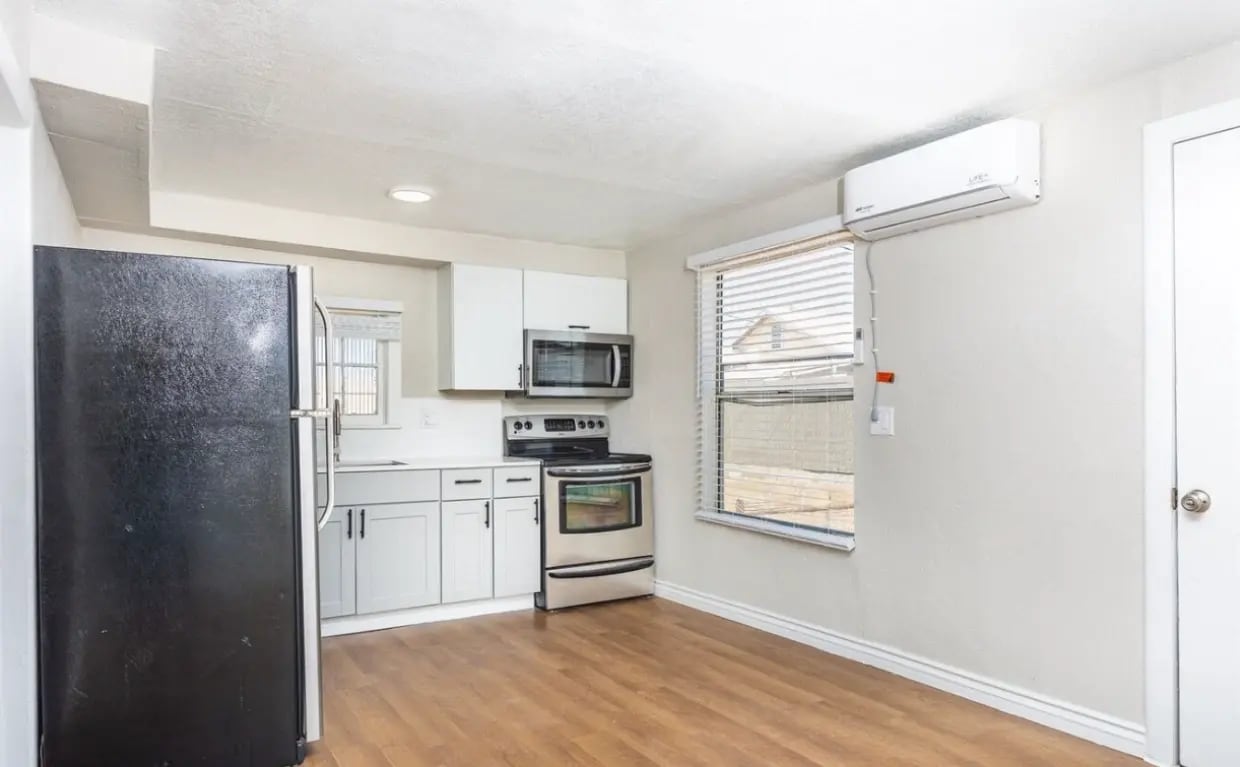 Building Photo - 809 N Arbor Ave