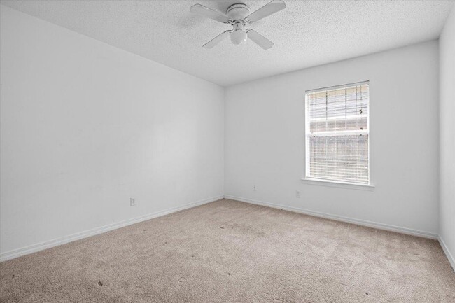 Building Photo - 2659 Rosebud Dr E