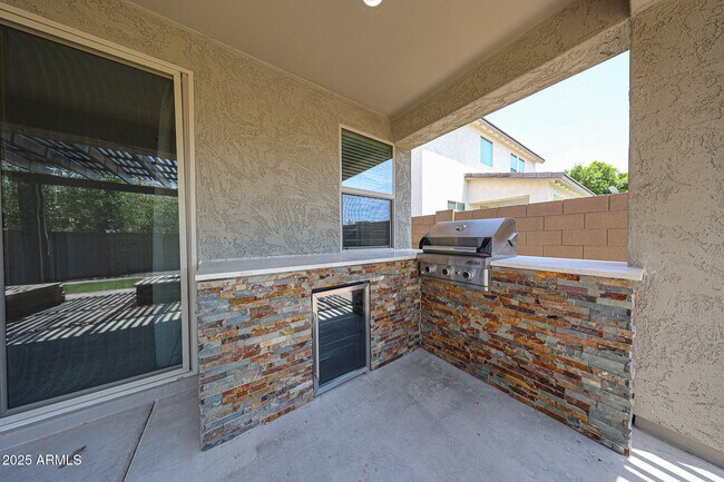 Building Photo - 13159 W Rowel Rd