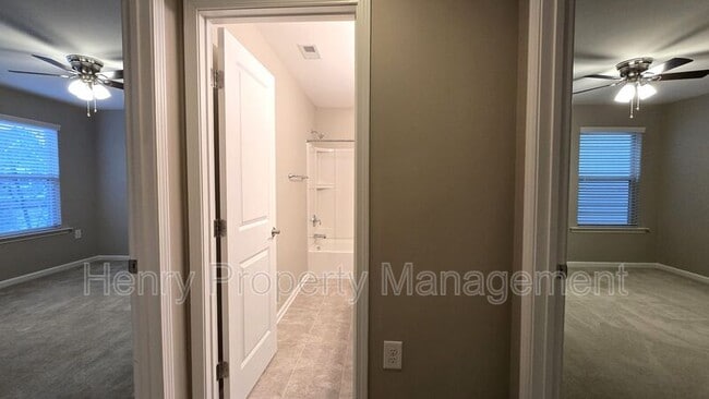 Building Photo - 112 Concordia Woods Dr