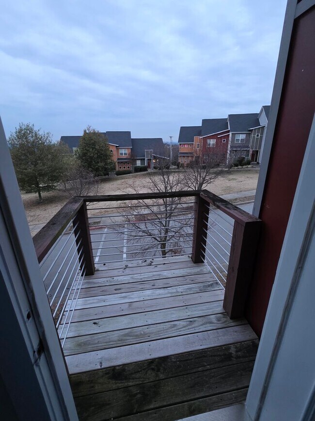 Building Photo - Large 3 Bedroom Townhouse in South Nashville