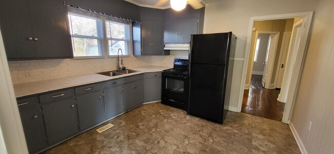 Building Photo - 2-Bedroom 1-Bath House