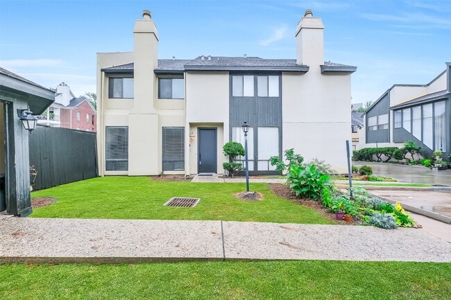 Building Photo - 1112 Bering Dr