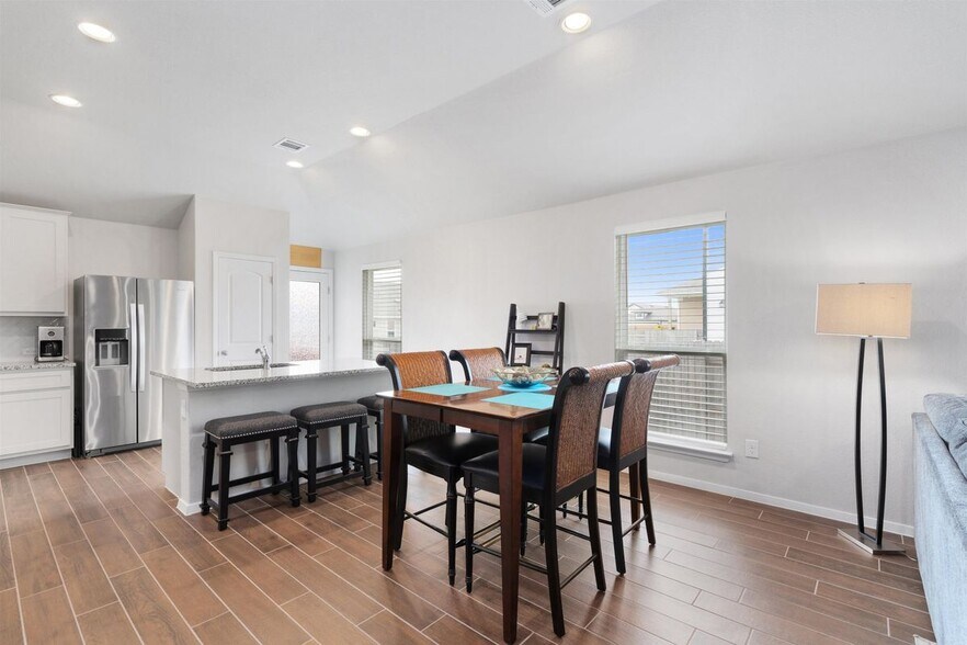 Building Photo - 208 Blue Agate Ct