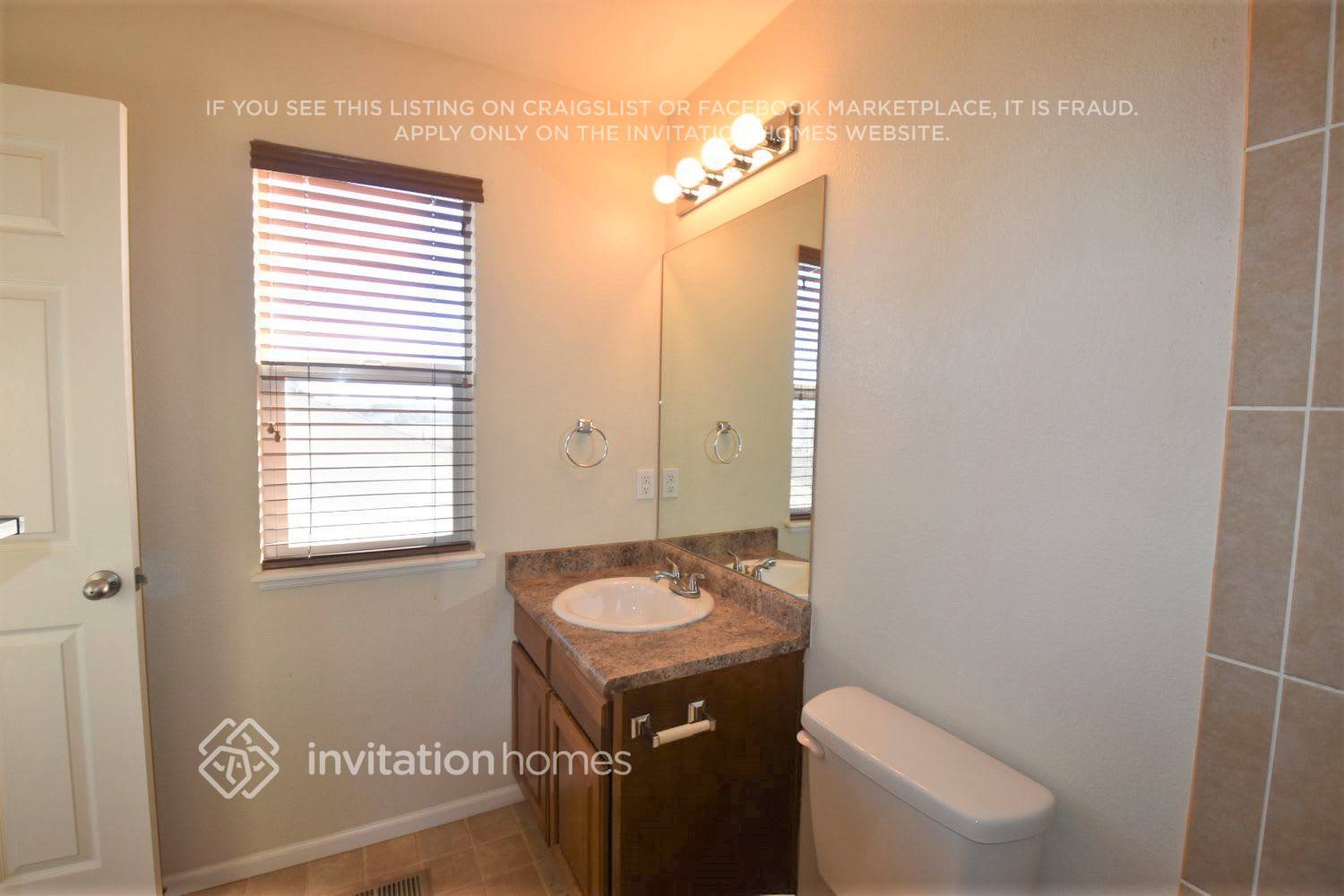 Building Photo - 1165 Lords Hill Dr