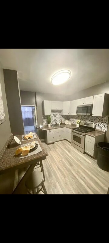 Building Photo - 1633 N Payson St