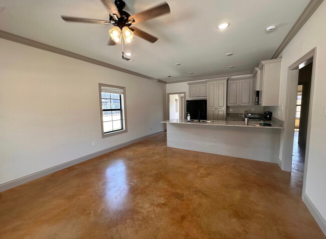 Building Photo - Woodview