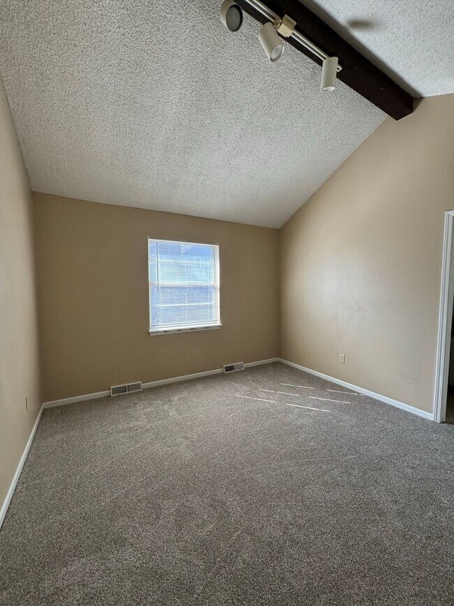 Building Photo - Comfort & Convenience in Shawnee – 3BR Duplex Coming Soon!