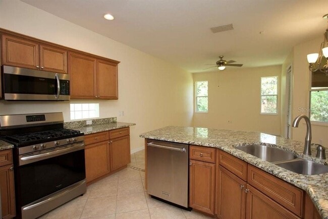 Building Photo - 3/2 single family home -Luxury living in Windermere