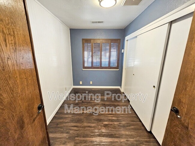 Building Photo - 413 Mt Rainier Pl