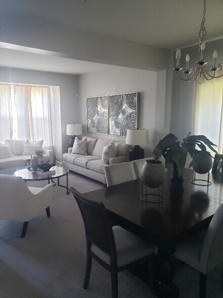 Building Photo - 7592 Holly Ridge Dr